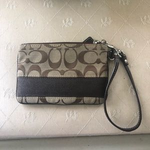 Coach Wristlet💕